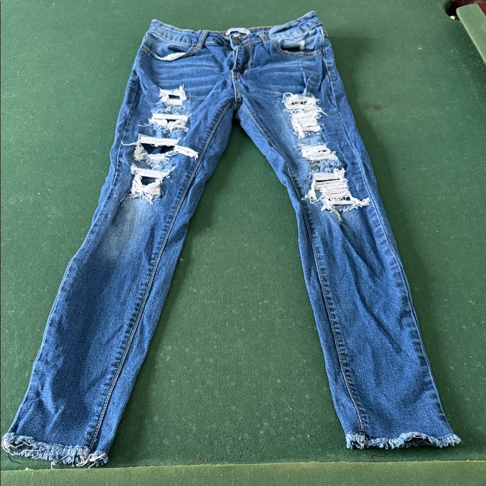 High Rise Distressed Blue Jeans.    CAJA.   #.‎  7